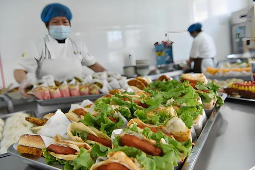 食品安全不容忽視,淄博家長老師陪學(xué)生吃飯,陪餐制度值得推廣